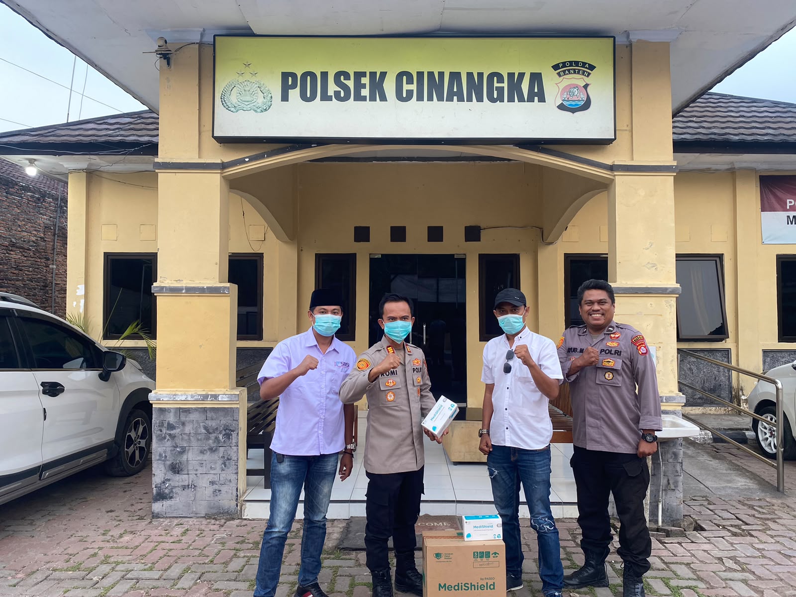 SMSI Kabupaten Serang dan Polsek Cinangka Salurkan 1.000 Masker untuk Warga Cinangka Terdampak Abu Vulkanik Anak Krakatau