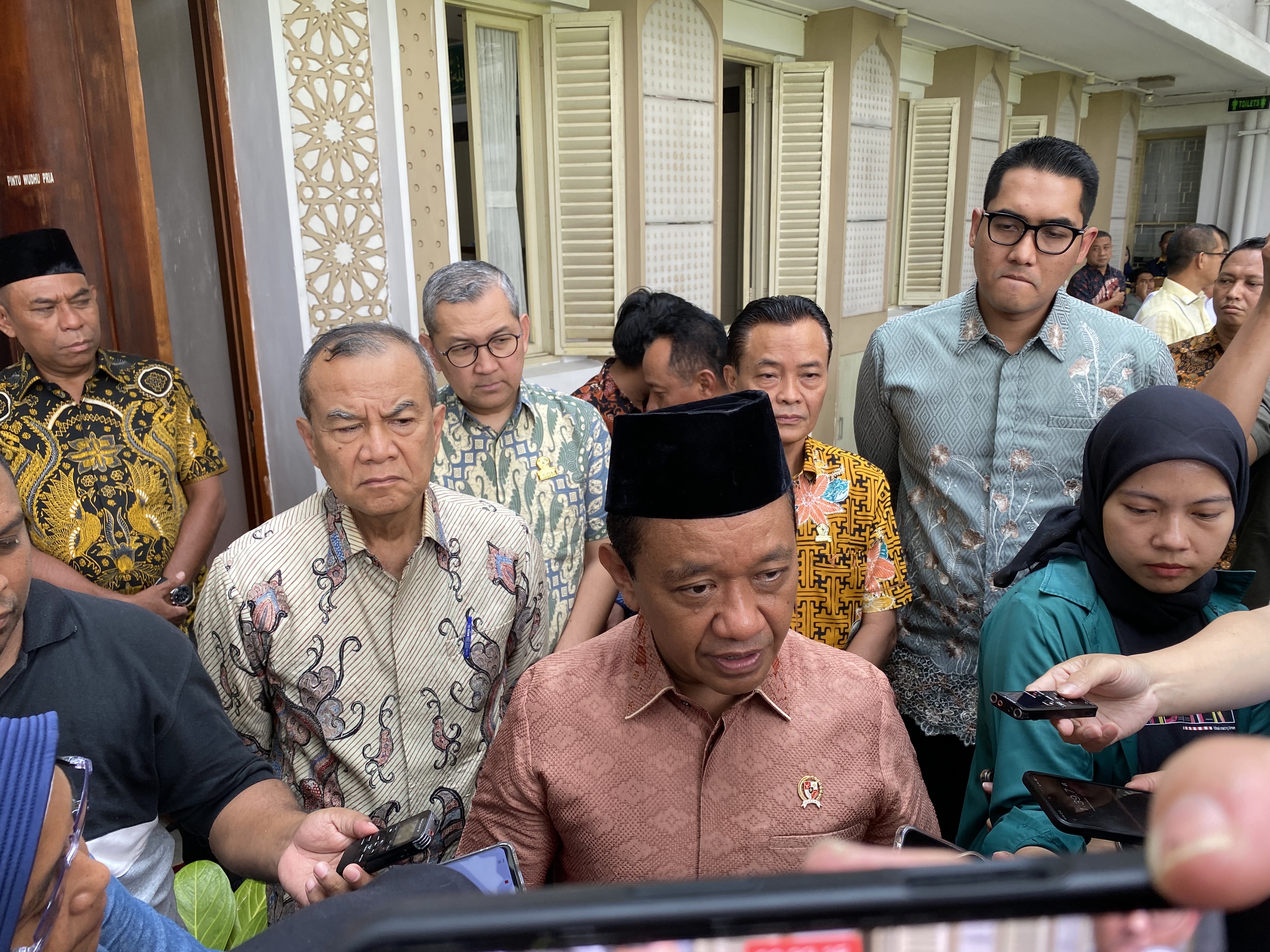 Harga Minyak Dunia Tembus USD100, BBM Subsidi Dipastikan Tak Naik