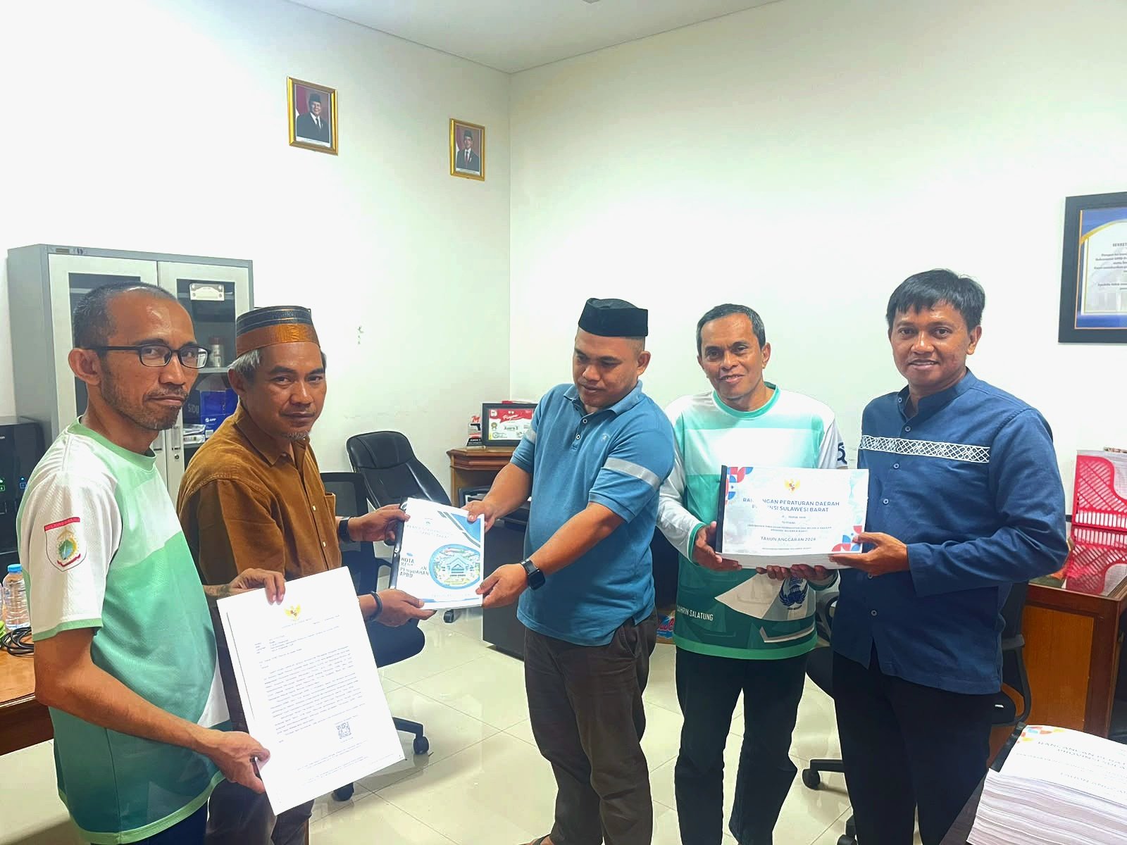 BPKAD Sulbar Serahkan Rancangan Perda Perubahan APBD 2026 ke DPRD, Pembahasan Segera Dimulai