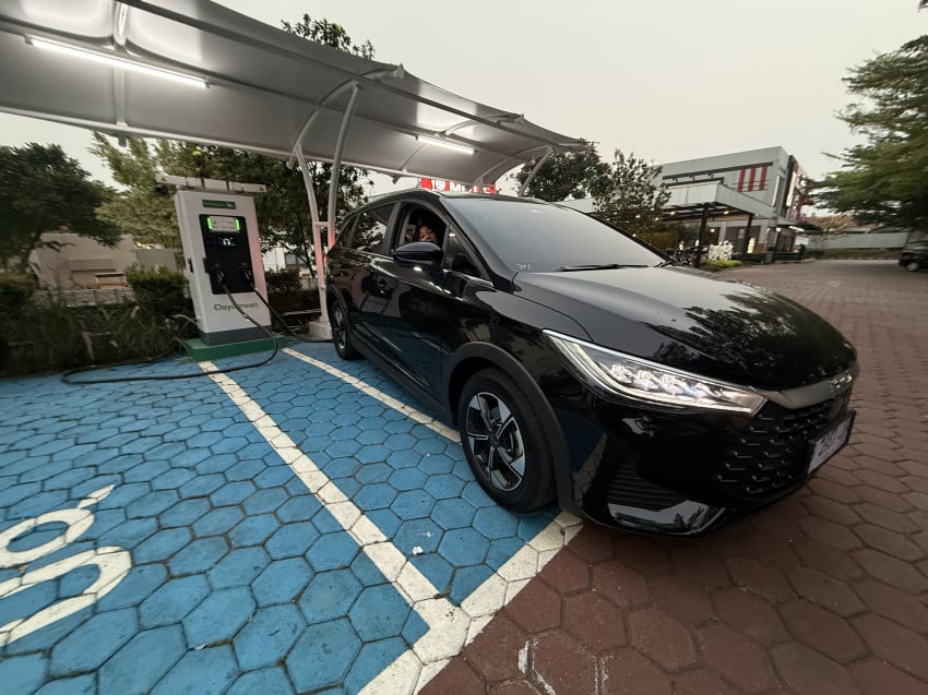 Review BYD M6 DM: PHEV yang Mengubah Cara Pandang soal Isi Bensin