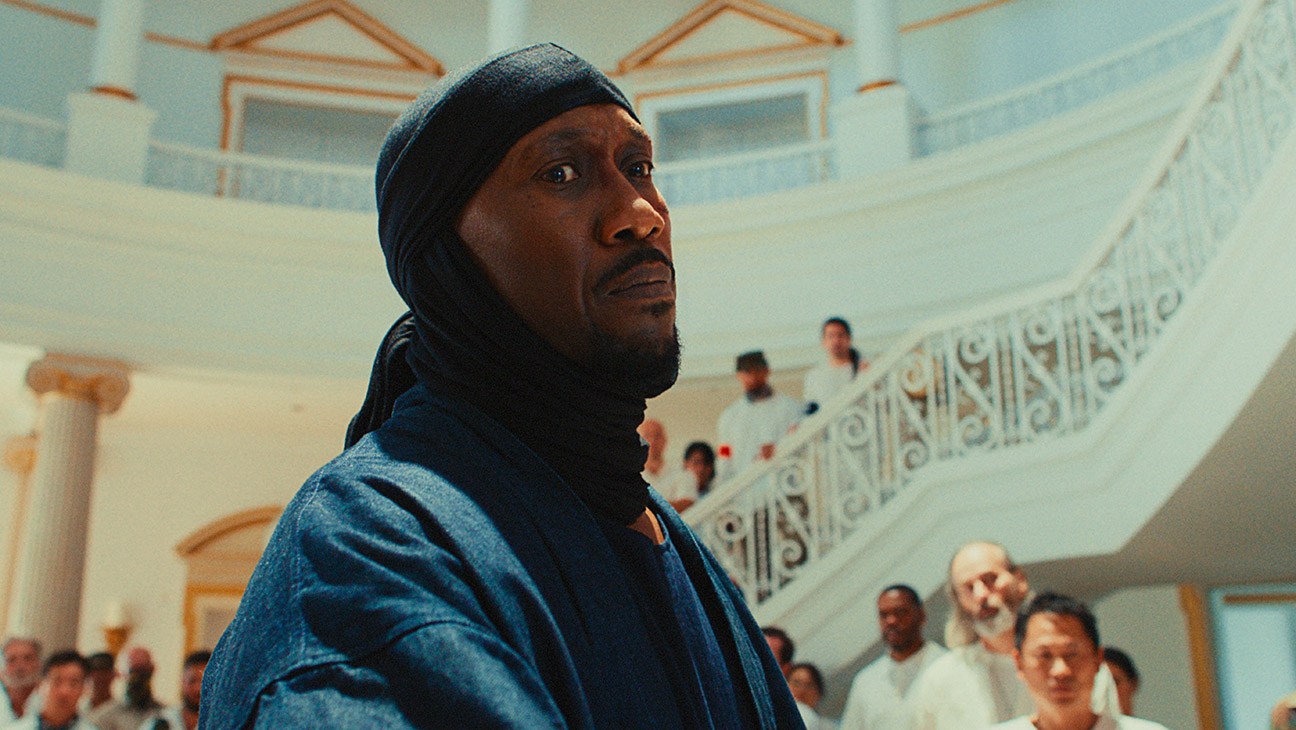 Mahershala Ali Jadi Ayah Sekaligus Pembunuh Bayaran di Your Mother Your Mother Your Mother
