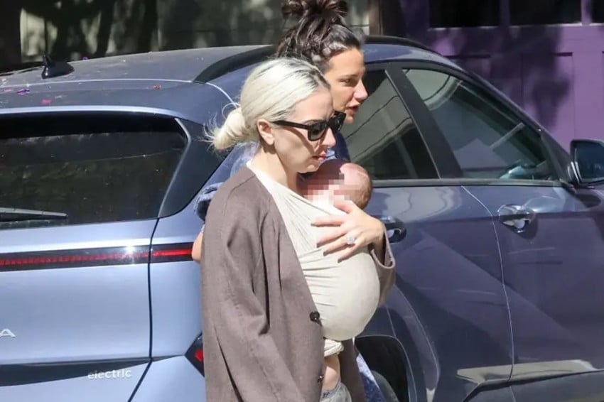 Lady Gaga Perdana Gendong Bayi, Resmi Jadi Ibu di Usia 40 Tahun