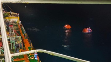 Kapal Tanker Pertamina Evakuasi 16 Korban KMP Virgo Transport