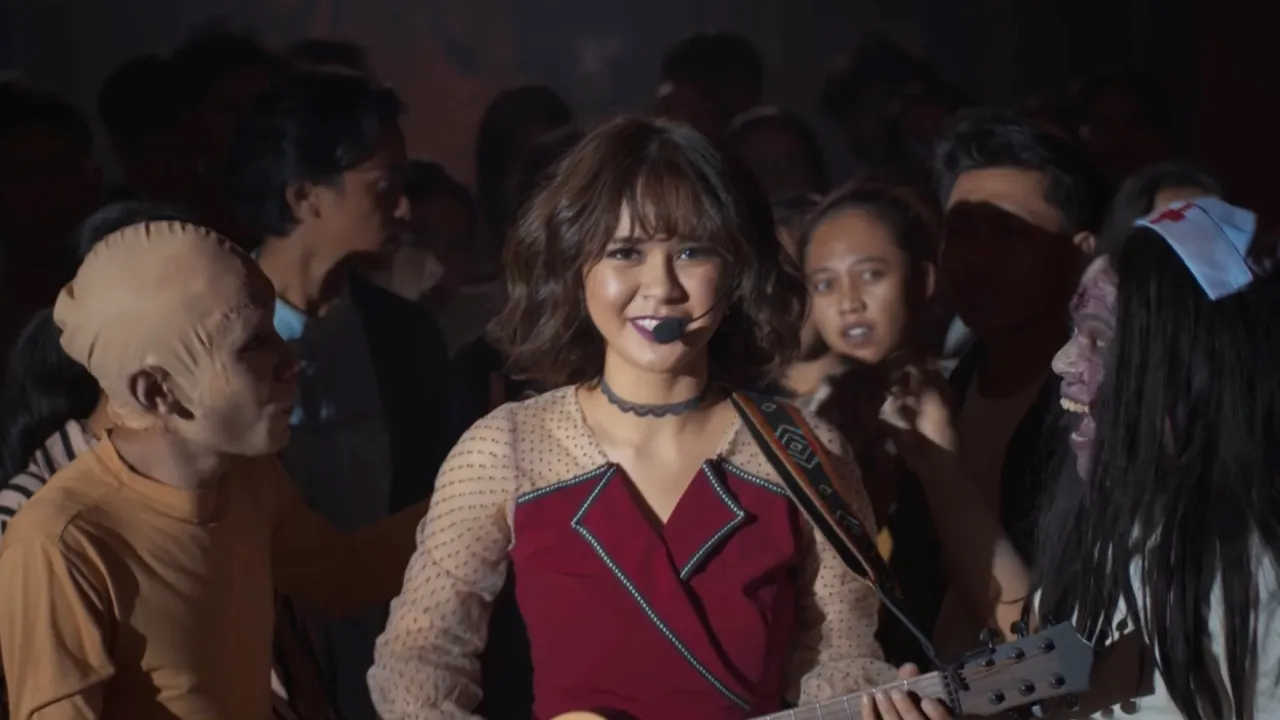 Trailer Perdana CONJURIG Angkat Kisah Cosplayer Hantu di Alun-Alun Bandung