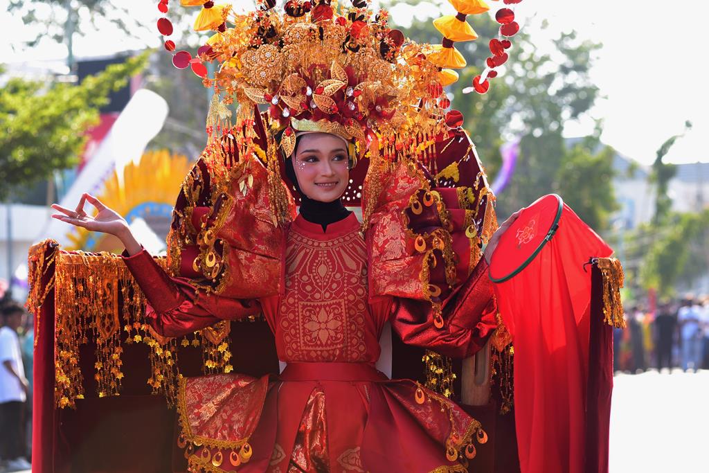 47 Tim Meriahkan Gorontalo Karnaval Karawo 2026, 500 Pelajar Tampil Mokarawo Kolosal di Jalan Jhon Aryo Katili