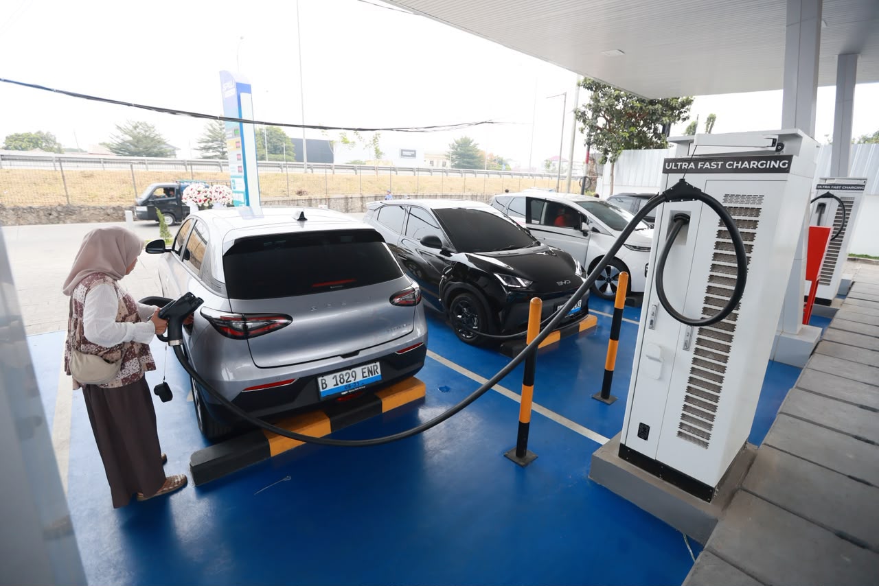 PLN Resmikan SPKLU Signature Andara Depok: 12 Nozzle 120 kW