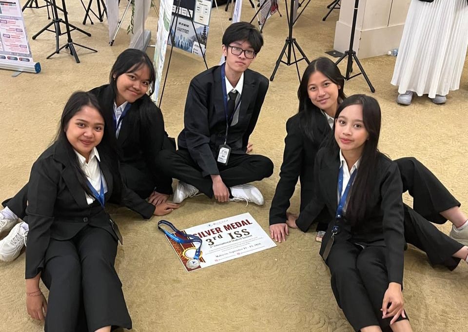 5 Siswa SMA N 1 Negara Sabet Silver Medal di ISS 2026 Malaysia, Angkat Inovasi Tirta Subak