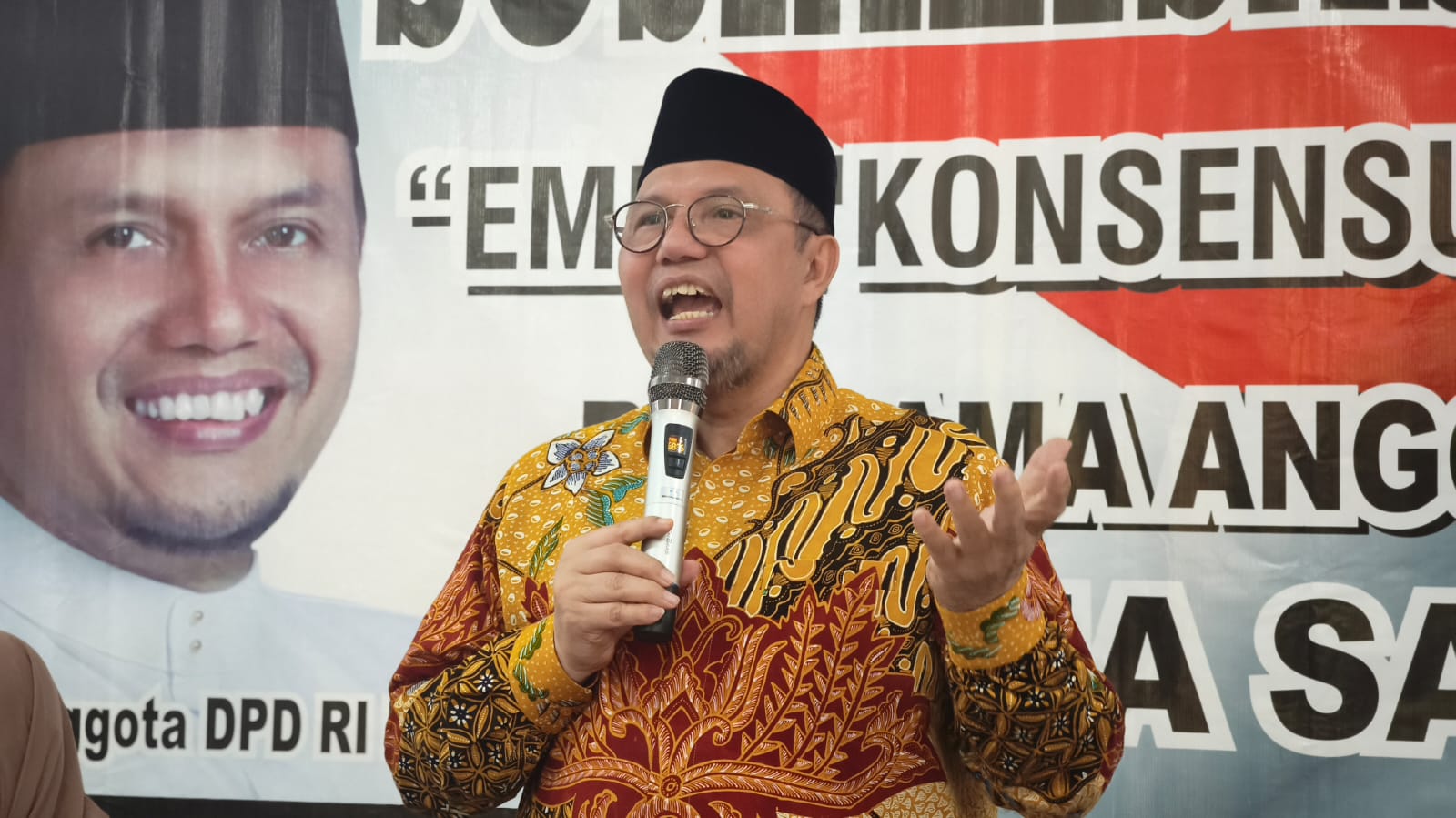 Ria Saptarika Serap Aspirasi Warga Desa Tembeling Bintan, Minta Pembangunan Tak Terpusat di Kota