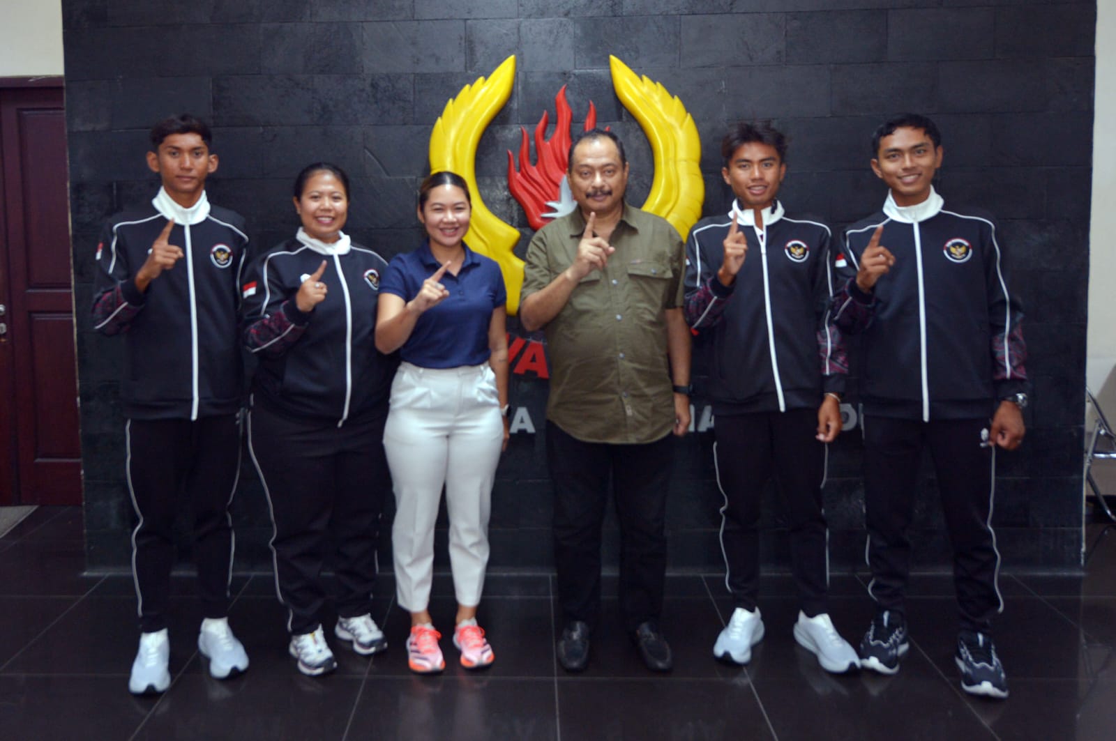 KONI Jatim Lepas Tiga Atlet Triathlon ke Kontingen Indonesia untuk Asian Games 2026