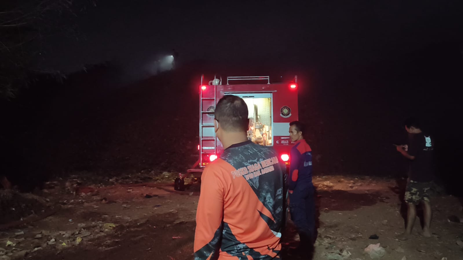 Kebakaran TPA Randukuning Batang, Petugas Masih Pantau Titik Api Usai Pemadaman 10 Jam