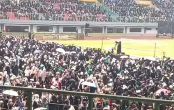 Ribuan Muslimah Banjiri Stadion Patriot Bekasi Peringati Maulid Nabi, Jemaah Rela Berangkat Tengah Malam