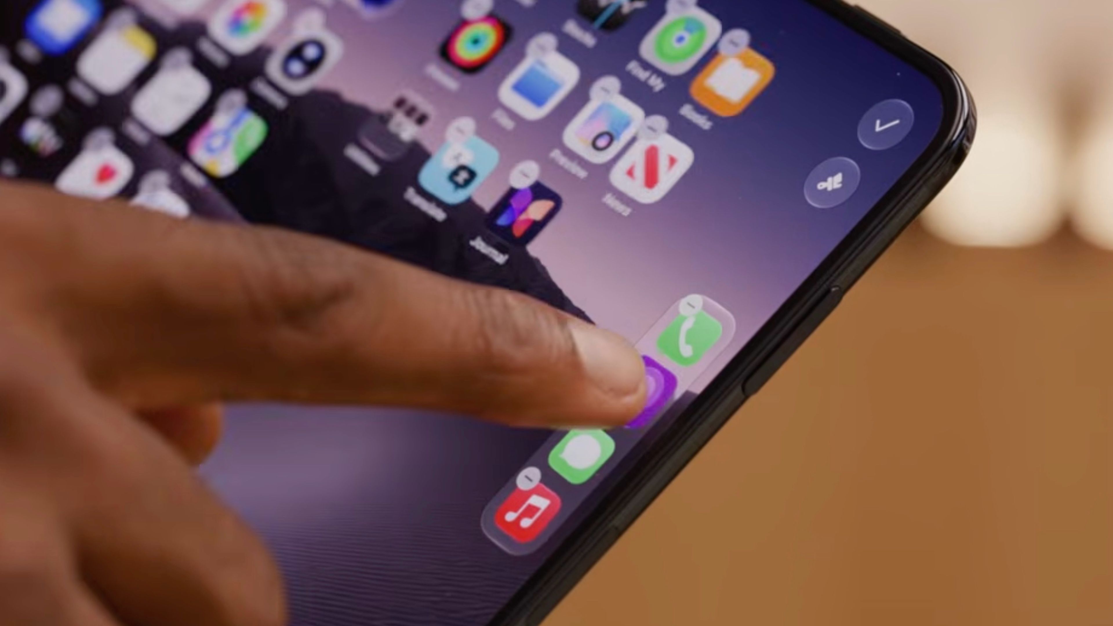 iPhone Duo Batasi Dock Vertikal Maksimal Empat Ikon Aplikasi