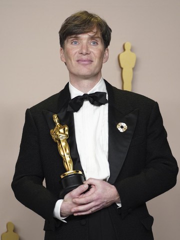 Anak Cillian Murphy, Aran Murphy, Viral di Red Carpet Serial Youth