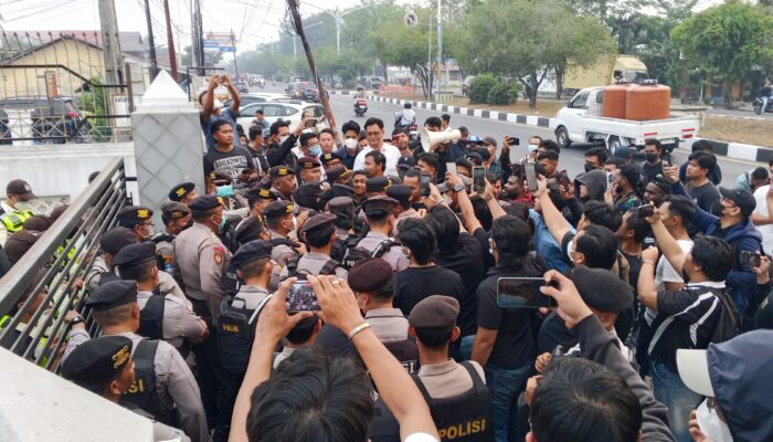 Antrean Panjang BBM di Palangka Raya, Pertamina Minta Maaf dan Tambah Pasokan 10 Persen