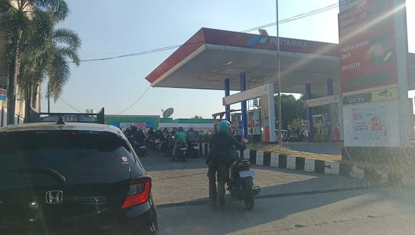 Pertamina Buka Buffer Zone 24 Jam dan 12 SPBU Full Pertalite untuk Urai Antrean BBM di Makassar