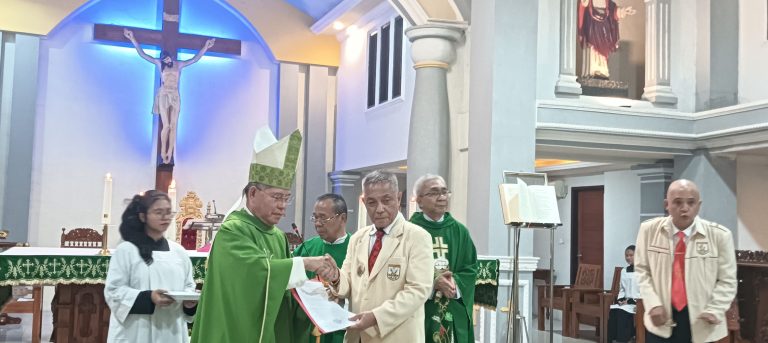 Uskup Manado Mgr Rolly Untu Minta KBK Teladani Santo Yosep dalam Bimbing Anak, Charles Ngangi Pimpin Periode 2026–2030