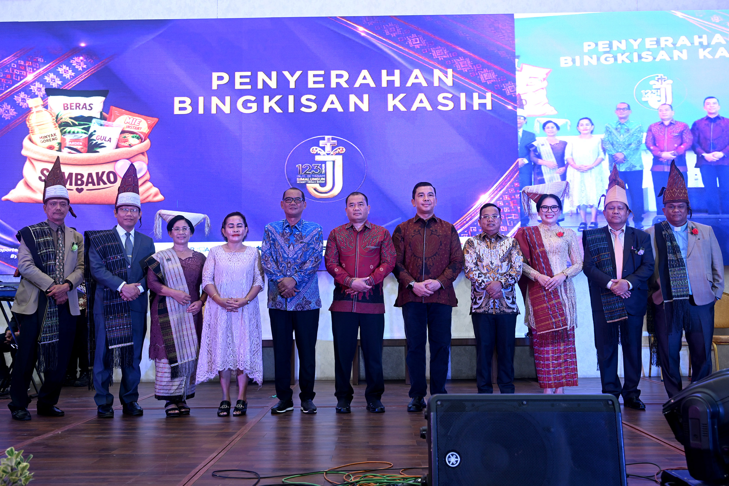 Pesta Olob-Olob GKPS Medan Barat Digelar di UNI, Pj Sekdaprov Sumut Apresiasi Kegiatan Sosial dan Pelayanan Warga