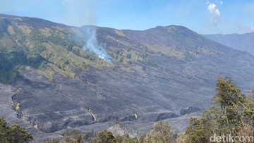 Bromo Ditutup Total akibat Karhutla, Wisatawan Bisa Refund hingga 30 September