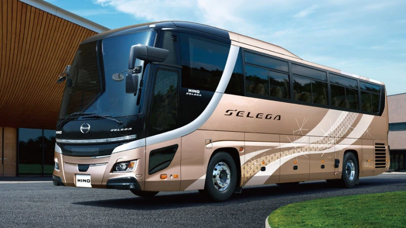Hino S'elega Generasi Baru Pakai Transmisi Otomatis ZF TraXon 2