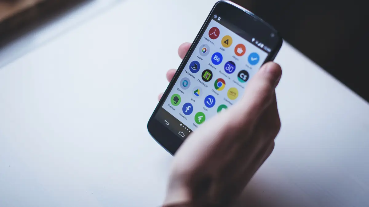 HP Android Sering Dipinjam? App Pinning hingga Kunci Layar Lindungi Data