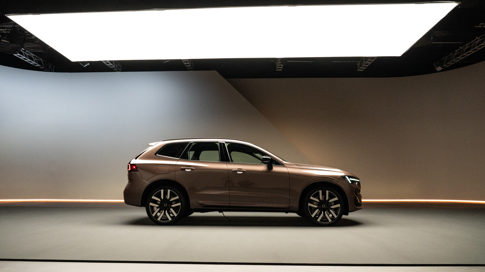 Volvo XC60 dan XC90 2028 PHEV: Jarak Listrik Tembus 125 Km