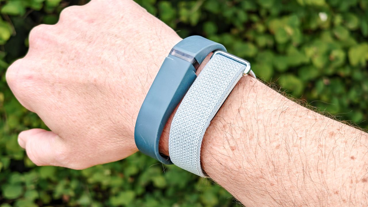 Fitbit Air 2026 vs Fitbit Flex 2013: 13 Tahun, Harga Sama Rp 1,6 Juta