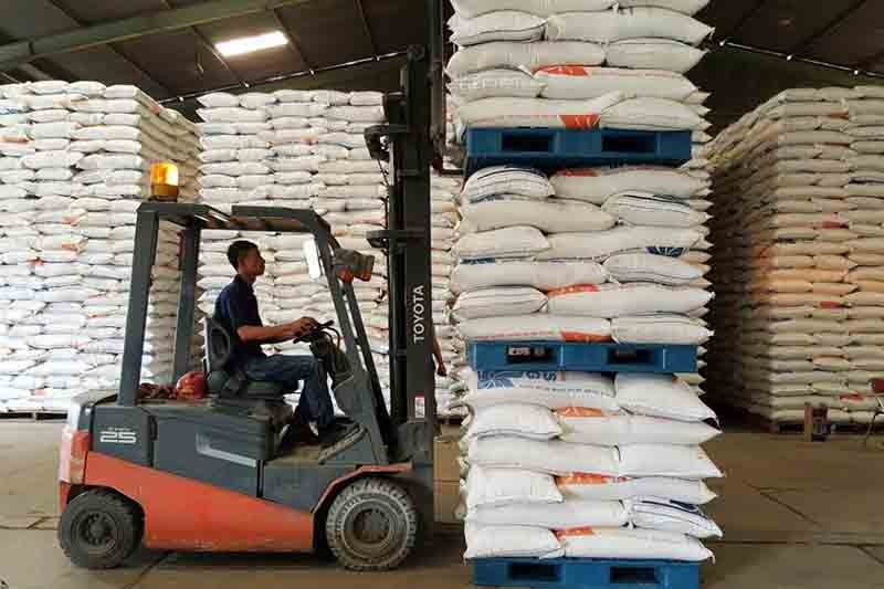 Stok Beras Bulog Turun ke 4,72 Juta Ton Akibat Penyaluran Bantuan Pangan