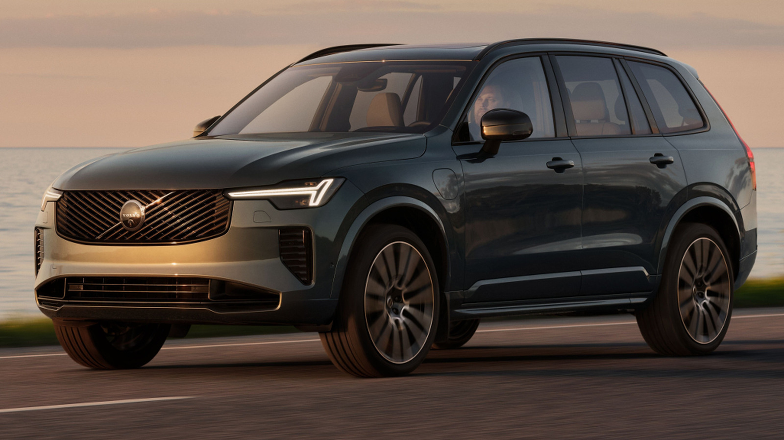 Volvo XC90 T8 PHEV 2028 Jarak Listriknya Tembus 117 Km