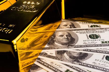 Emas Spot Anjlok 1,15% ke US$4.299,52, Tertekan Lonjakan Minyak dan Data Inflasi AS