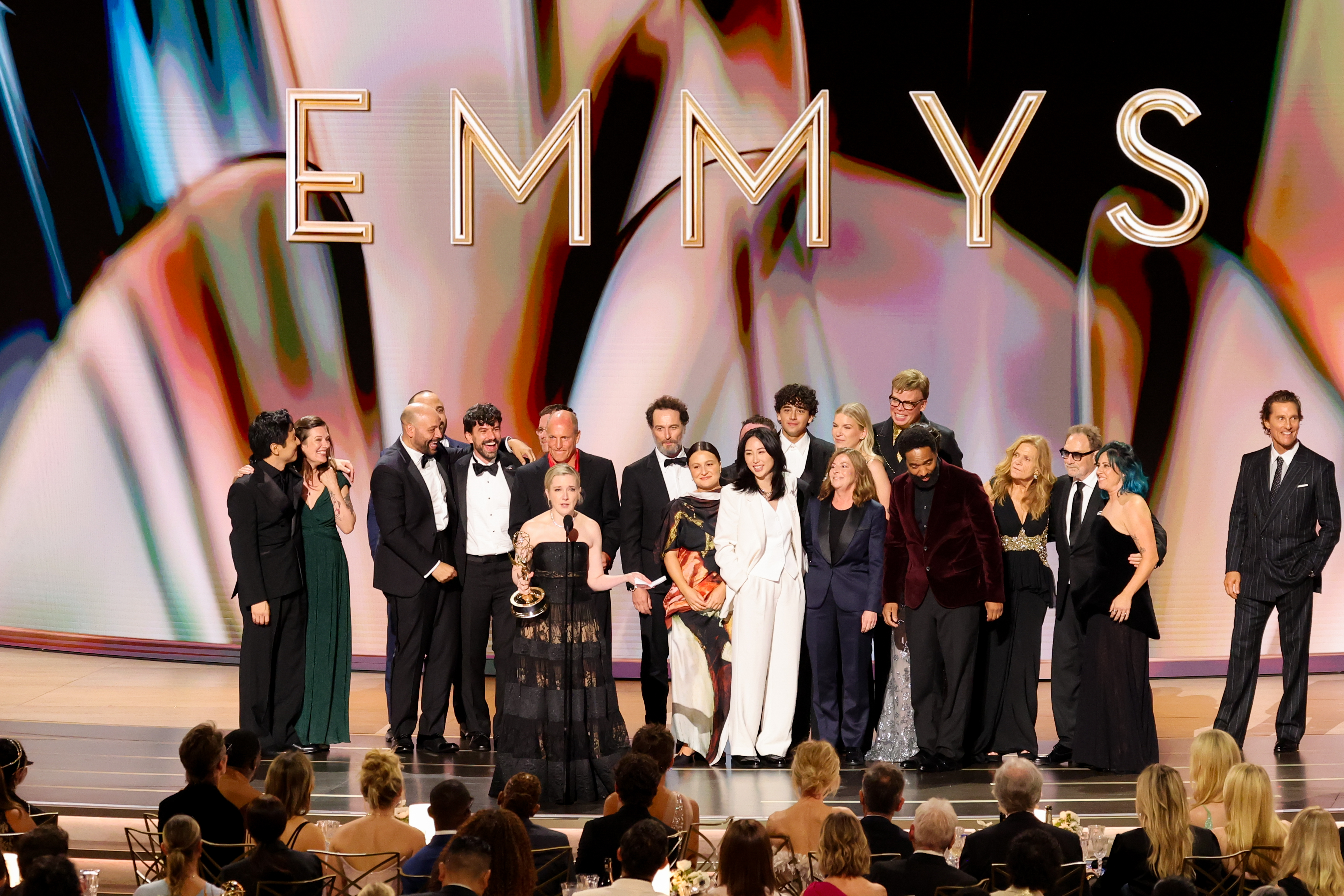 Emmy Awards 2026 Pecahkan Rekor, Widow's Bay Menang 13 Piala