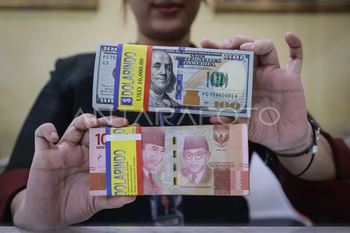 Rupiah Dibuka Melemah ke Rp17.670 per Dolar AS, Tekanan Tipis 1 Poin
