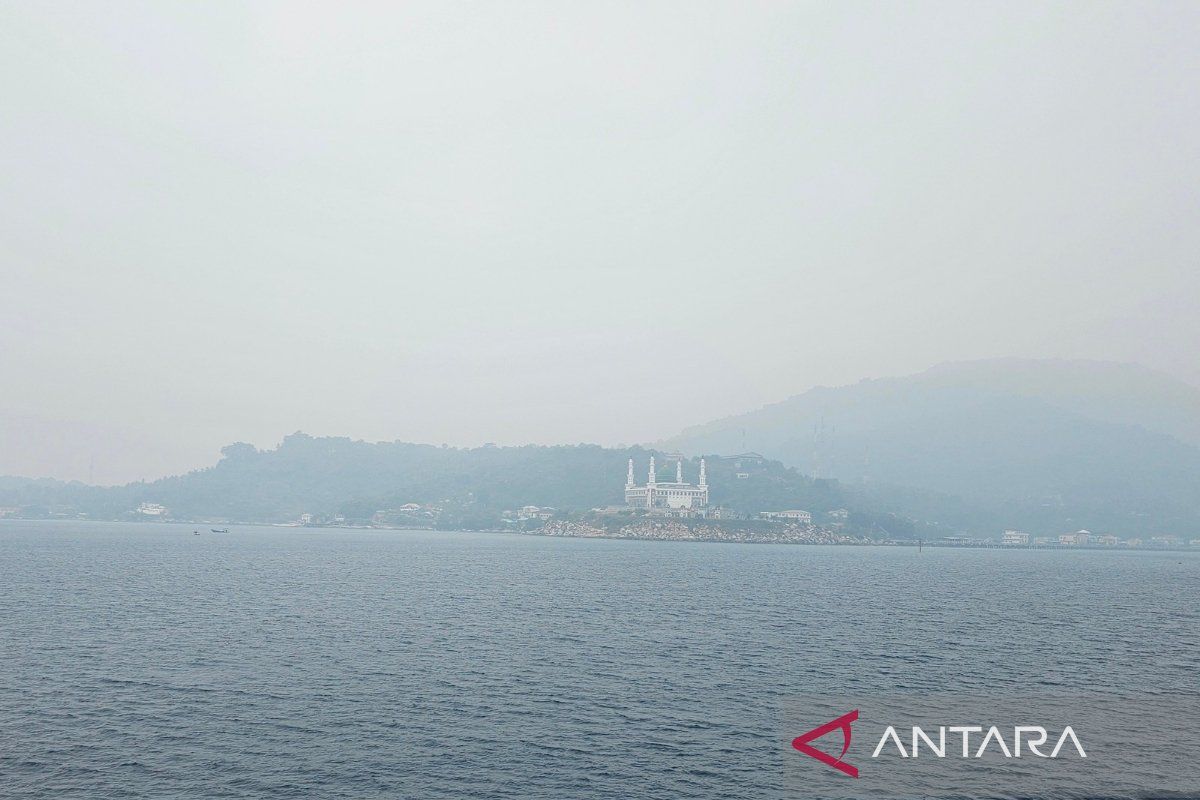 Kabut Asap Kalimantan Selimuti Bandara Letung Anambas, Penerbangan Dibatalkan Sejak 13 September