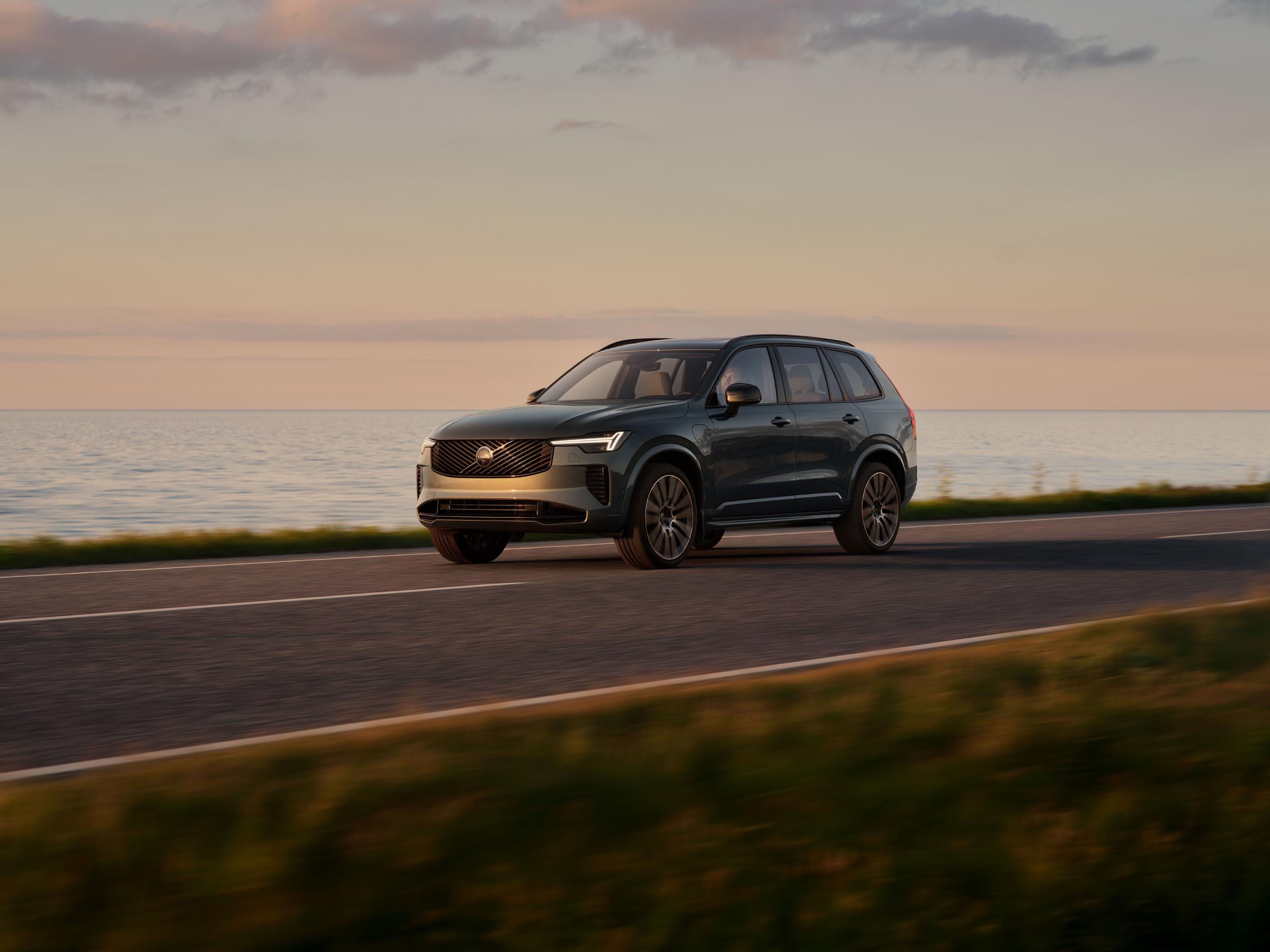 Review Volvo XC90 Hybrid 2028: Baterai 37,9 kWh, Range EV 117 Km