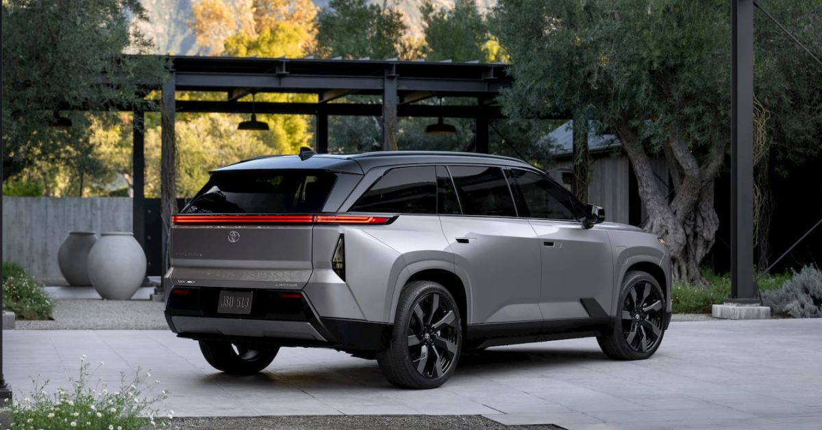 Toyota Tunda Peluncuran Highlander EV, Stok SUV Bensin Terancam Kosong