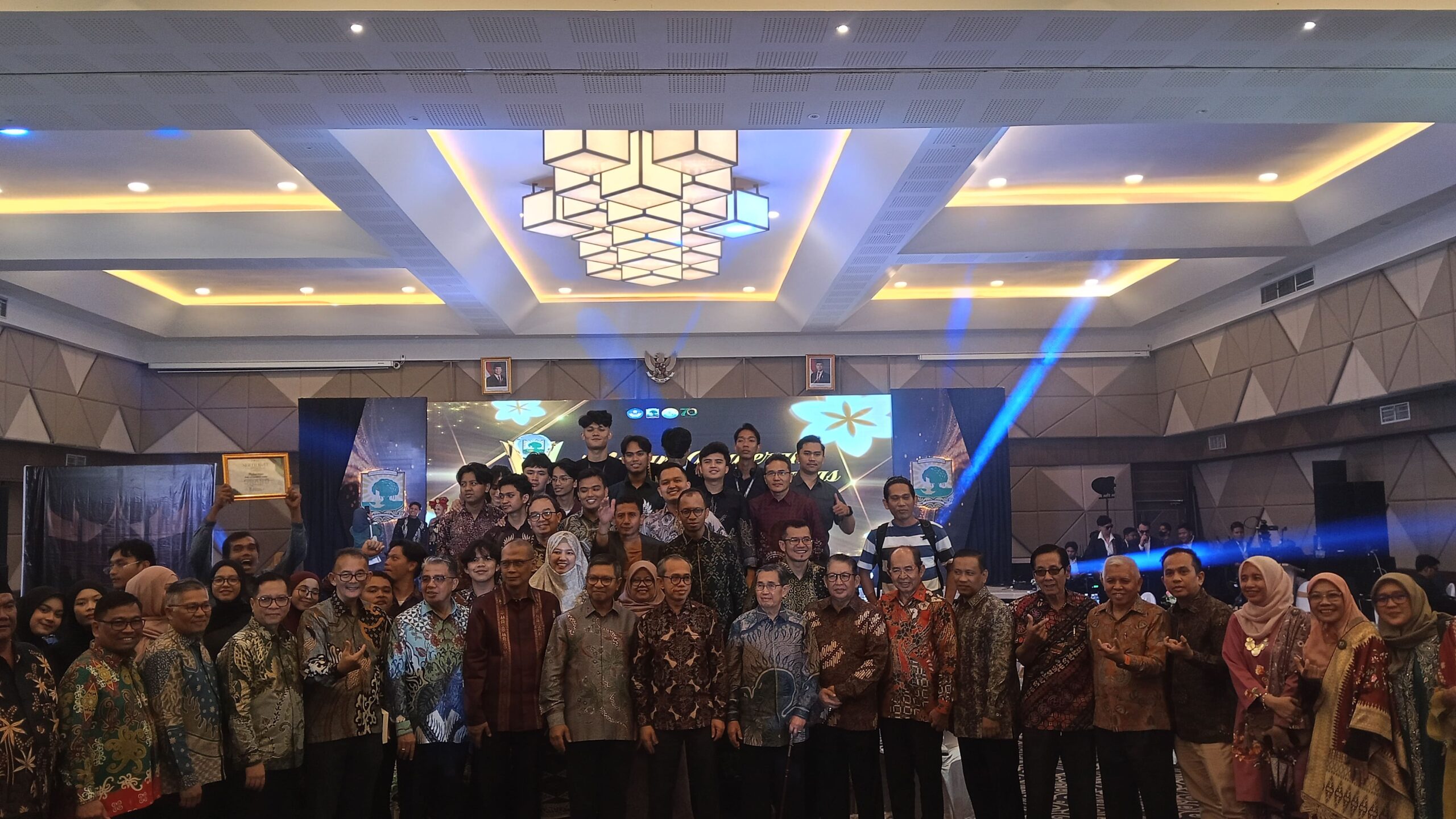 Unand Beri Anugerah ke 7 Alumni Inspiratif di Malam Puncak Dies Natalis ke-70, dari Entrepreneur hingga Lifetime Achievement