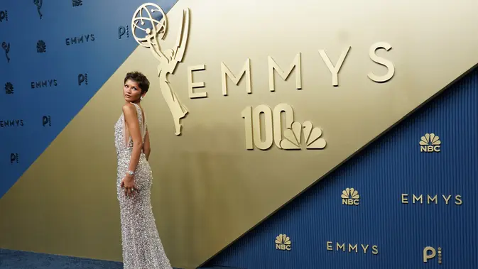 Zendaya dan Tom Holland Debut di Emmy Awards 2026, Gaun Prada Jadi Sorotan