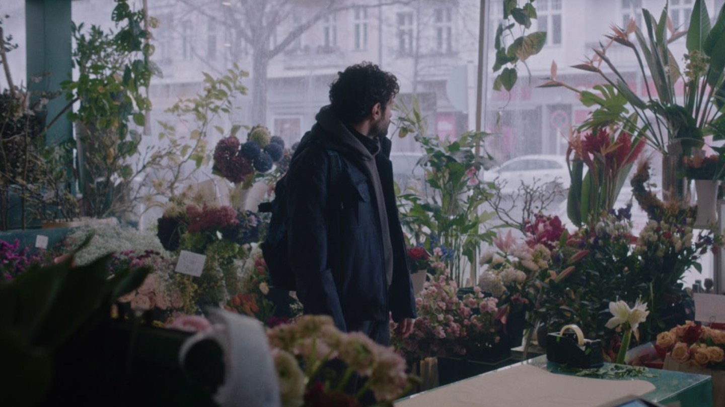Film 'Lovers Sleep Alone' Debutan Massih Parsaei Siap Premiere di San Sebastian