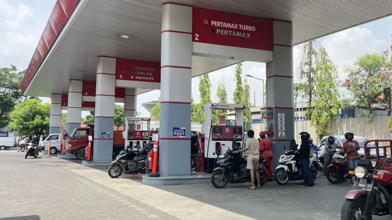 Harga BBM di Surabaya Selasa 15 September: Pertalite Rp10.000, Diesel Swasta Rp25.420