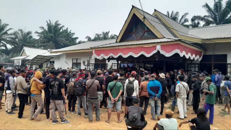 Ratusan Warga 7 Desa di Sekadau Datangi Kantor PT KBP, Tuntut Lahan 20.000 Hektare di HGU Dikembalikan