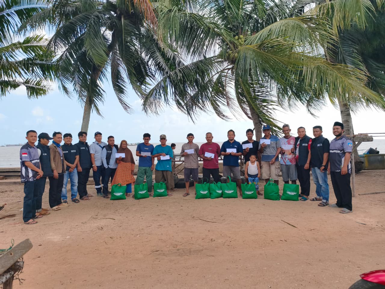 Tim Baher dan PT Timah Salurkan Sembako dan Santunan bagi Nelayan Pesisir Bangka Selatan, Tahap Kedua Jangkau Tiga Kampung
