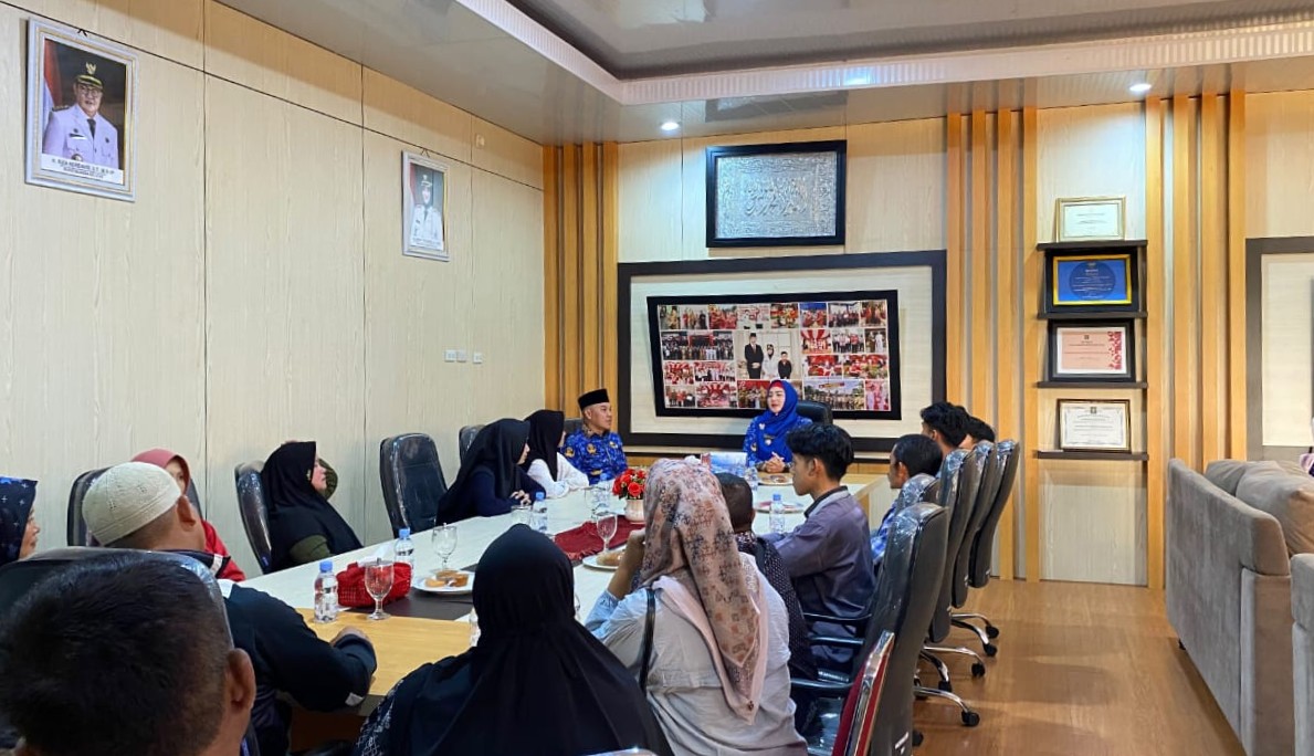 12 Putra Bangka Selatan Terima Beasiswa Sawit 2026, Wabup Debby Minta Jaga Nama Daerah