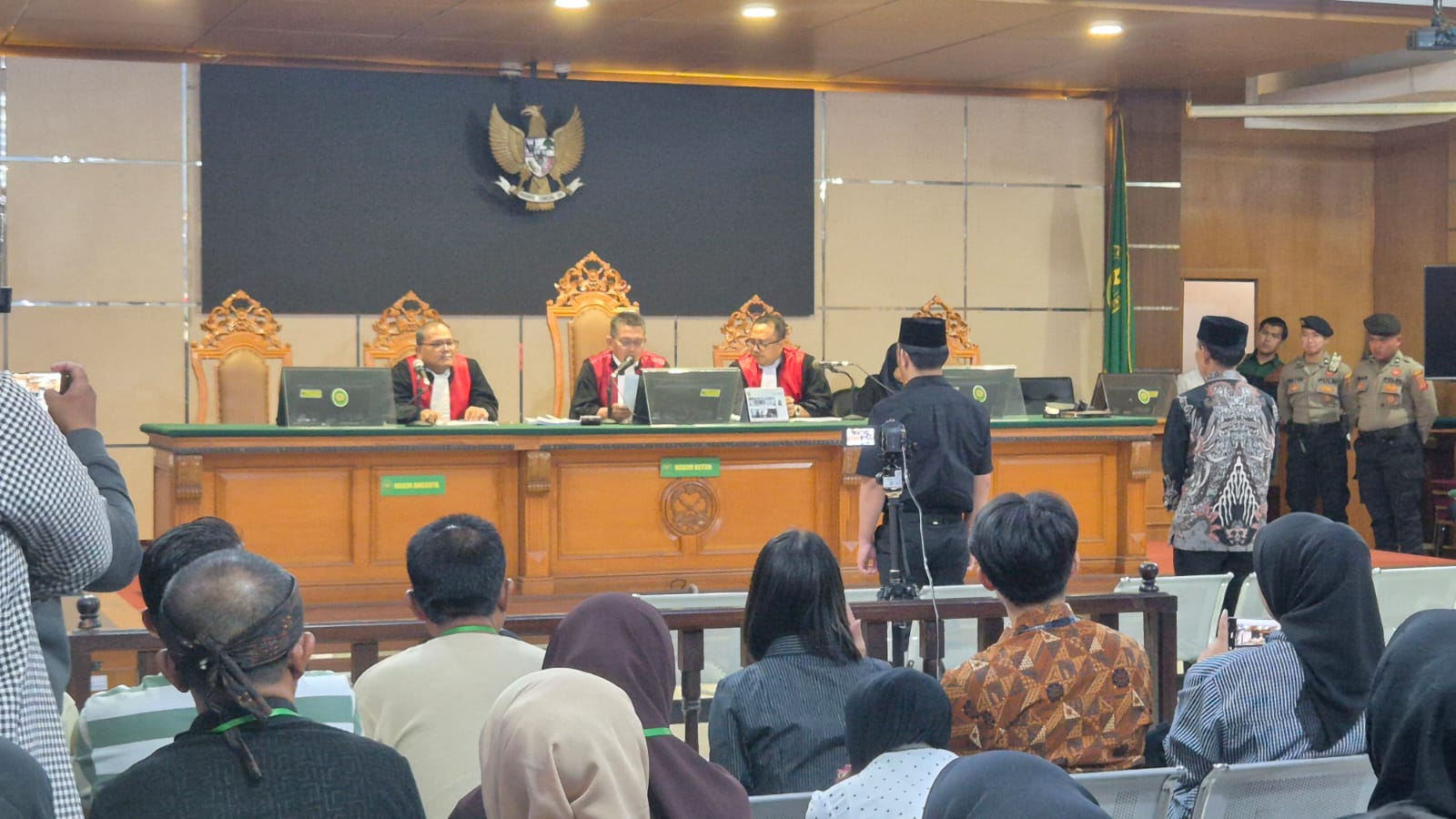 Majelis Hakim PN Bandung Perintahkan KPK Kembalikan Barang Bukti Milik Istri Ono Surono