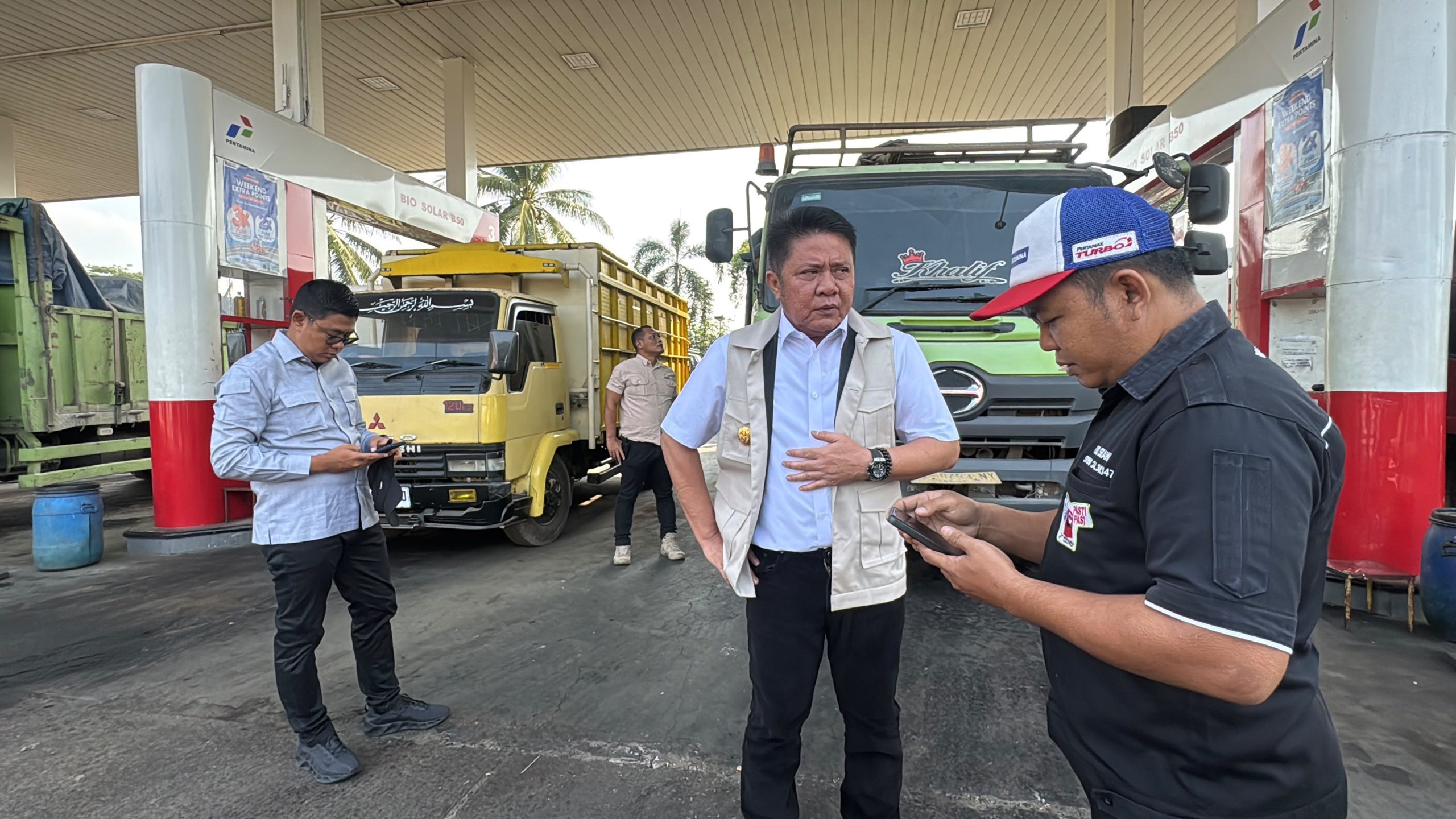 Gubernur Sumsel Herman Deru Tinjau Antrean Solar di SPBU Kebun Bunga Palembang, Minta Pertamina Segera Tambah Pasokan