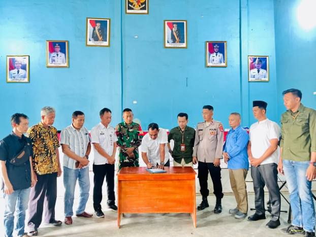 Babinsa Koramil Tumijajar Kawal Pengambilan Nomor Urut Calon Kepalo Tiyuh Makarti, Berlangsung Aman