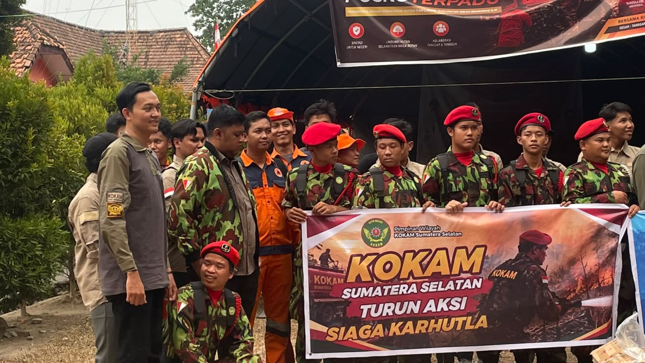 PT BMH Serahkan 50 Dus Mi Instan dan Air Mineral untuk Relawan Karhutla KOKAM Sumsel