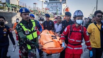 Lima Jenazah Korban KM Virgo Transport 8 Diserahkan ke Keluarga, 129 Masih Dicari
