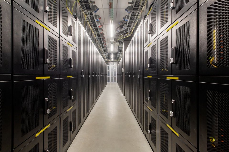 AI dan Data Center Dongkrak Kebutuhan Listrik Hijau, Investasi Rp 3.537 Triliun