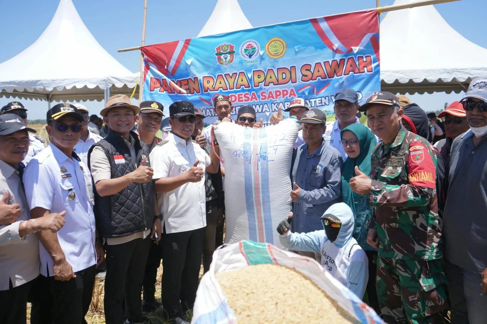 Bupati Wajo Hadiri Panen Raya Desa Sappa, Janjikan Solusi Air untuk Petani di Tengah Kemarau