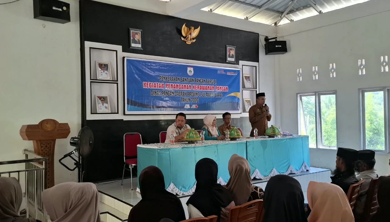Pemprov Sulbar Salurkan Paket Pangan Bergizi ke 150 KK Miskin Ekstrem di Pamboang Majene