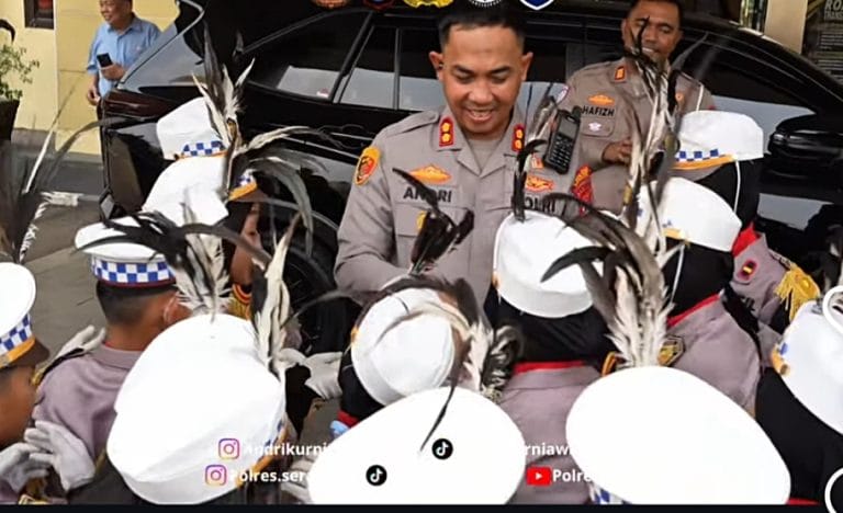 Kapolres Serang Saksikan Latihan Polisi Cilik Jelang HUT Lalu Lintas ke-71 di Polda Banten